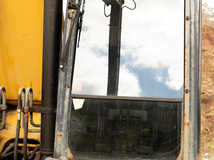 2013-caterpillar-324e-image-7