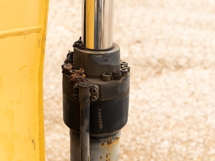 2013-caterpillar-324e-image-22