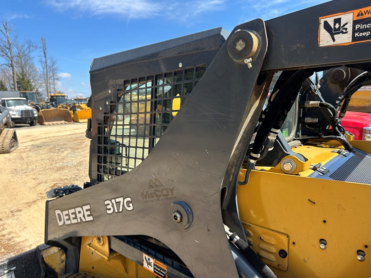 2019-deere-317g-image-15