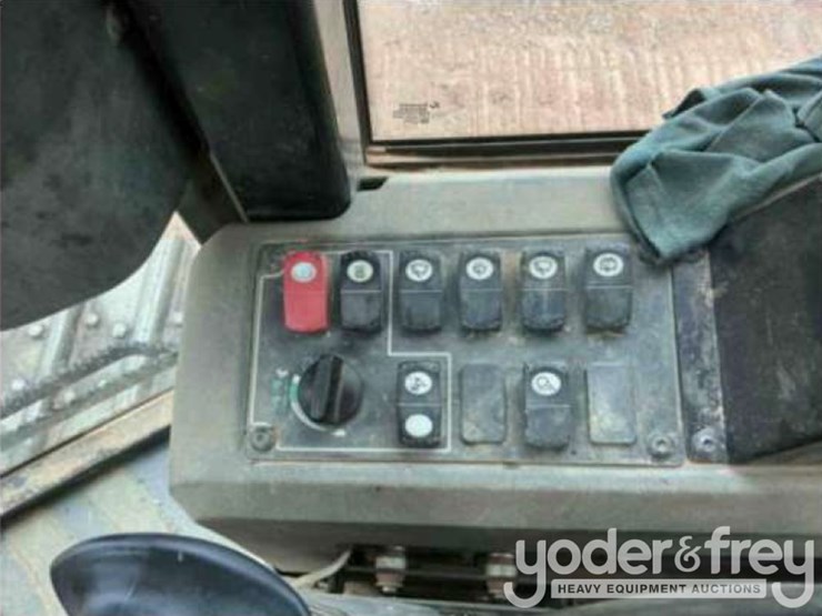 2014-caterpillar-d6k2-xl-image-26