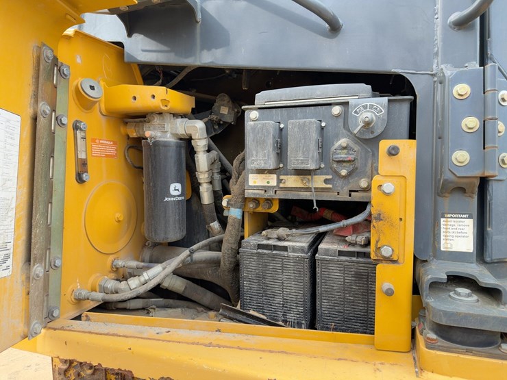 2014-deere-750k-lgp-image-30