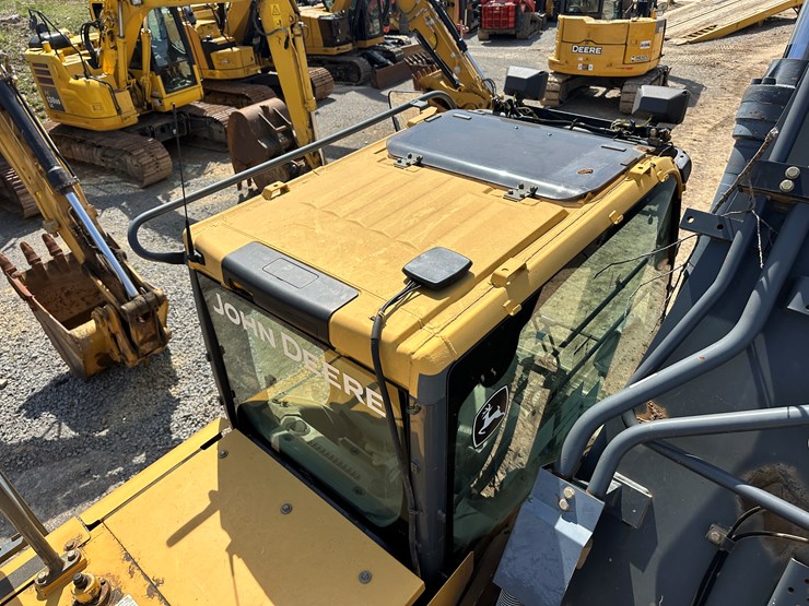 2016-deere-470g-lc-image-32