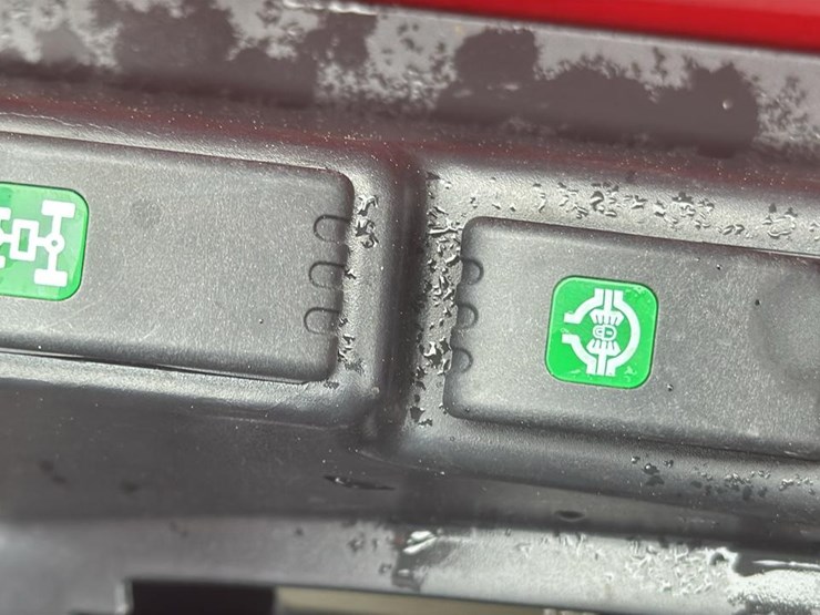 2023-massey-ferguson-4707-image-42