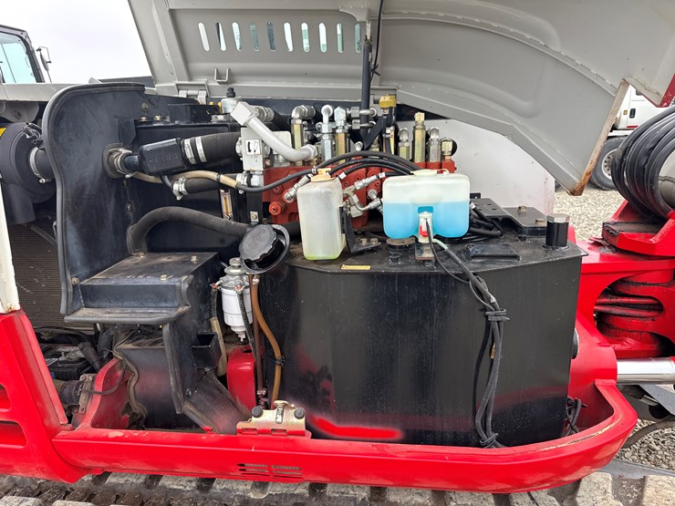 takeuchi-tb285-image-40