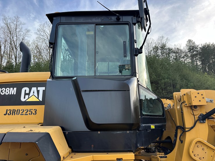 2016-caterpillar-938m-image-22