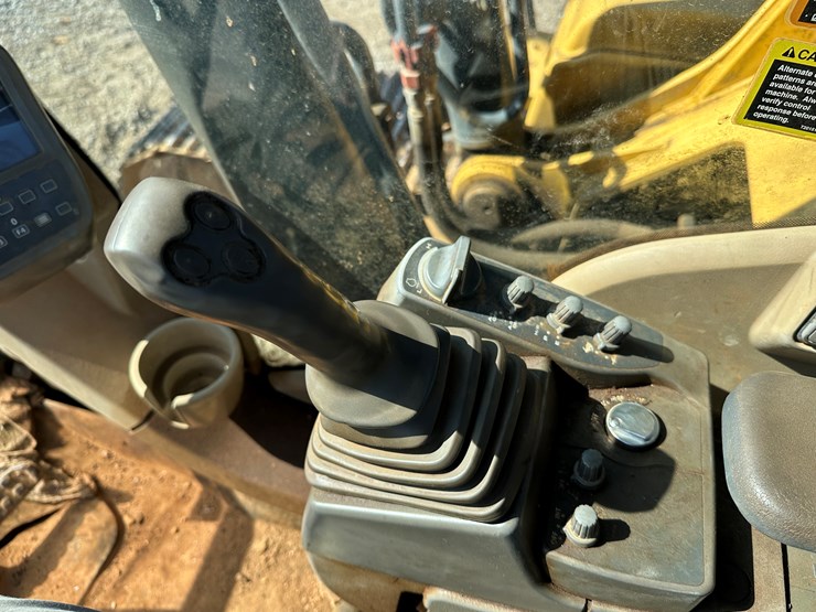 2009-deere-350d-lc-image-45