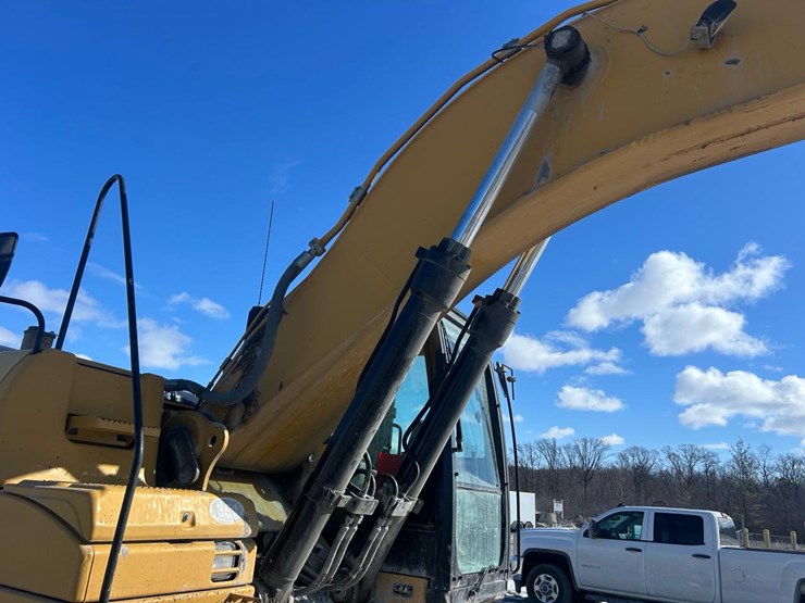 2011-caterpillar-329d-image-20