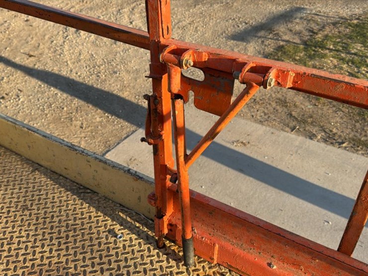 #106-•-1994-jlg-rough-terrain-scissor-lift-image-21