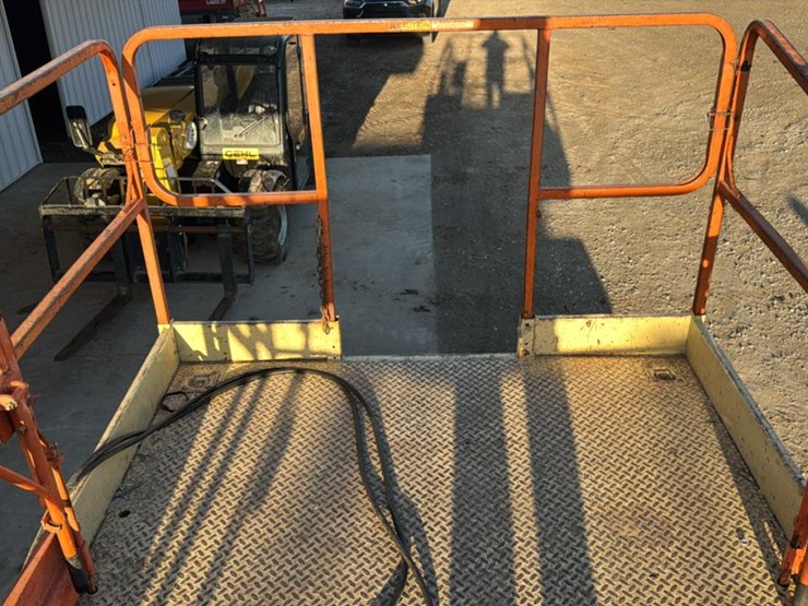 #106-•-1994-jlg-rough-terrain-scissor-lift-image-20