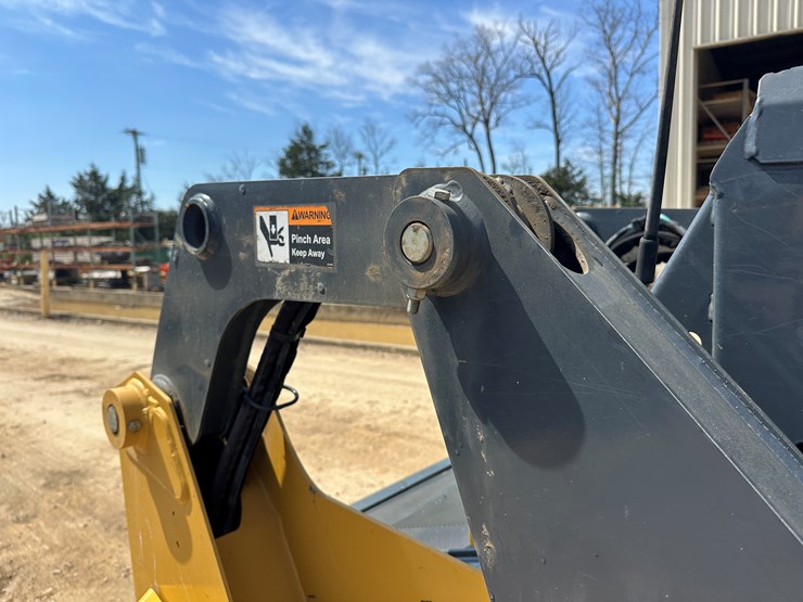 2019-deere-317g-image-20