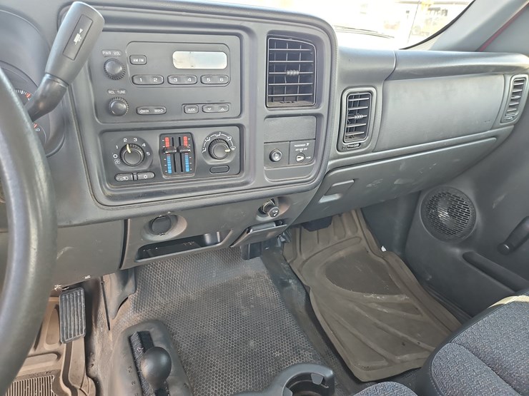 2005-chevrolet-2500hd-image-19