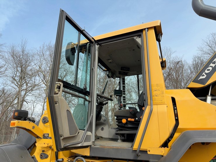 2013-volvo-l70g-image-24