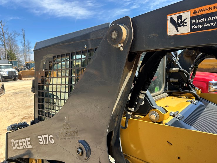 2019-deere-317g-image-24