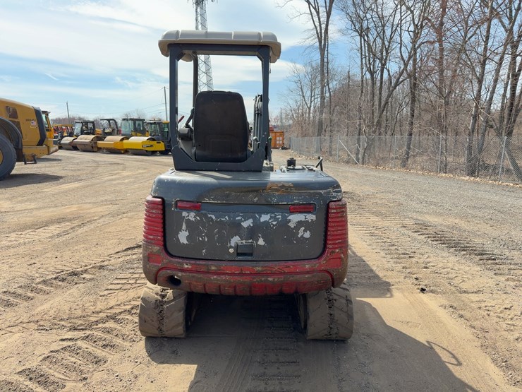 2007-takeuchi-tb135-image-4