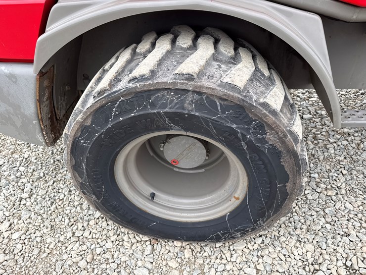 2014-takeuchi-tw40-image-55