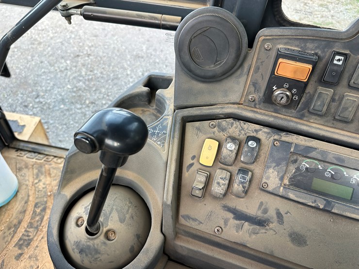 2011-deere-310sj-image-39