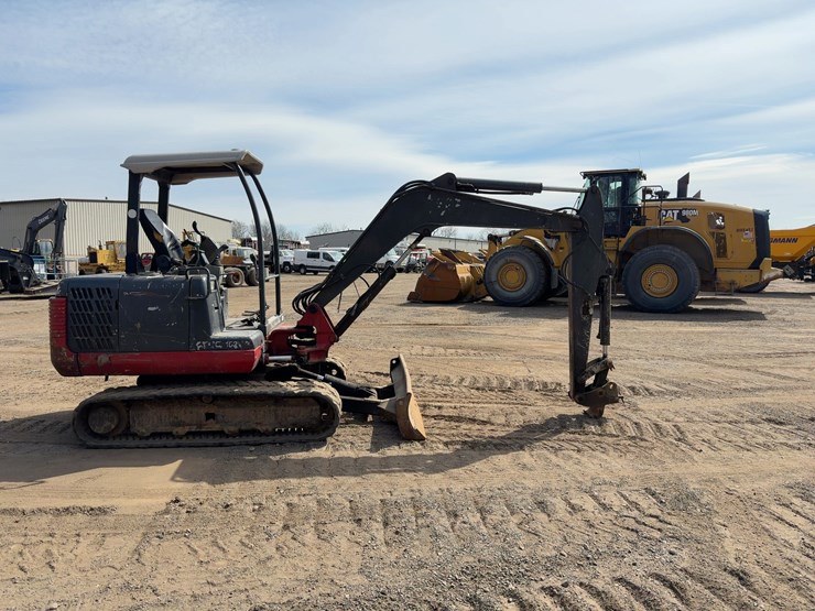 2007-takeuchi-tb135-image-6