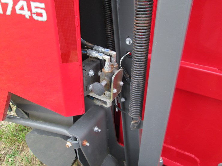 massey-ferguson-1745-image-27