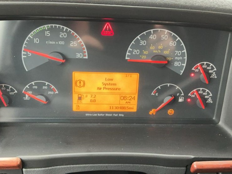 #126-•-2009-volvo-isx-semi-truck-image-20