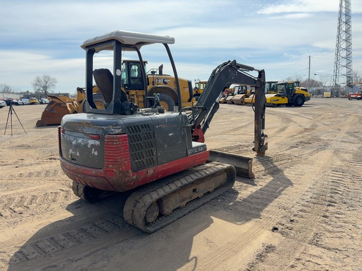 2007-takeuchi-tb135-image-5