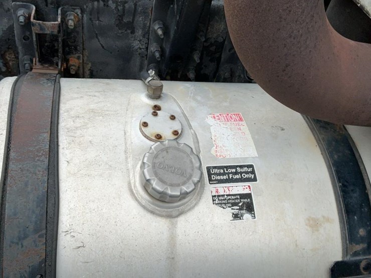 #126-•-2009-volvo-isx-semi-truck-image-60