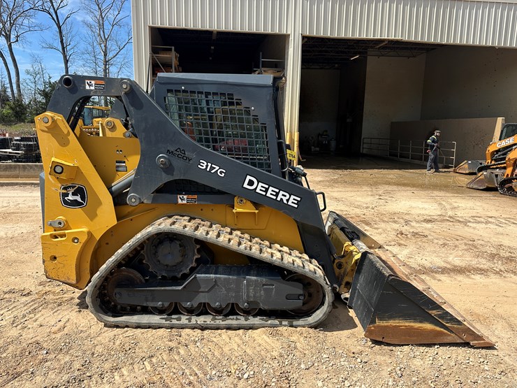 2019-deere-317g-image-6