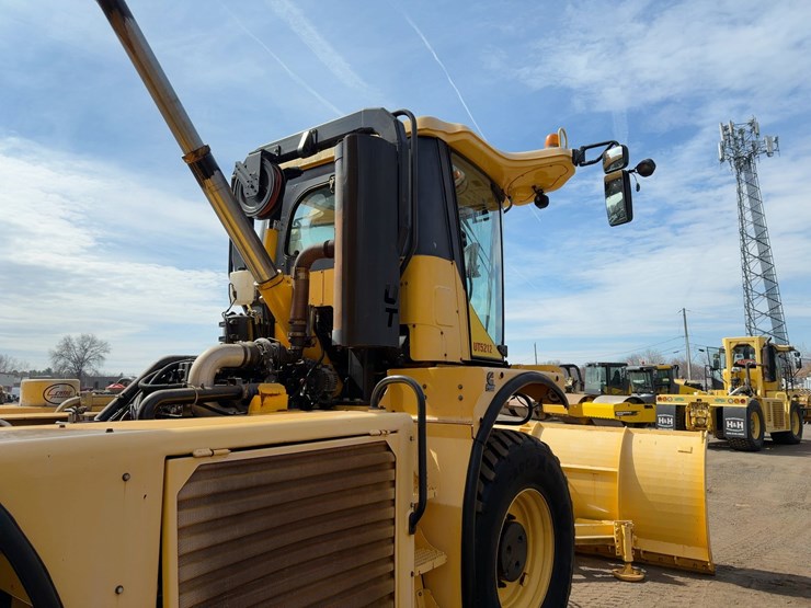 2012-gvm-ut5212-powerplatform-multipurpose-vehicle-image-22