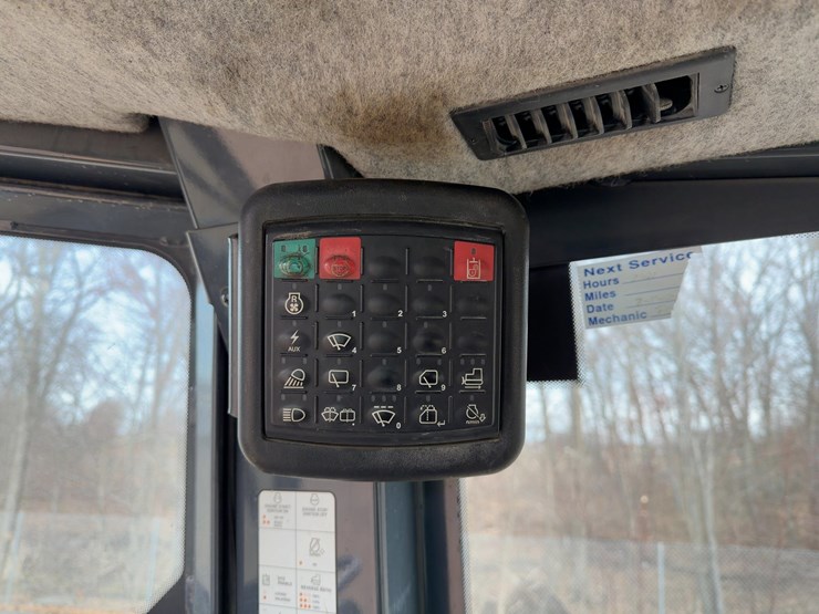 2014-deere-750k-lgp-image-37