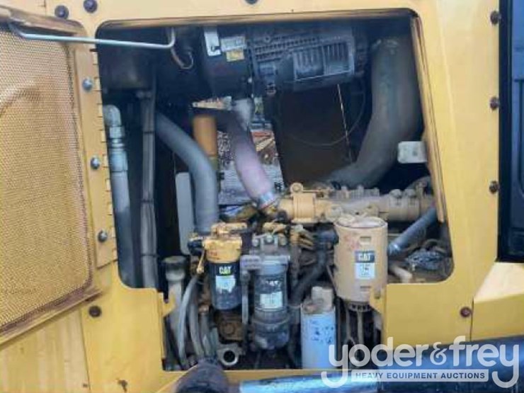 2014-caterpillar-d6k2-xl-image-42