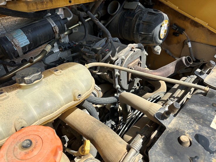 2019-deere-317g-image-28