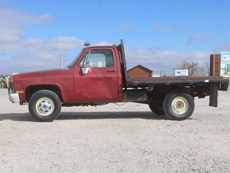 #3022-•-1980-chevy-silverado-3/4-ton-truck-with-flatbed-image-1