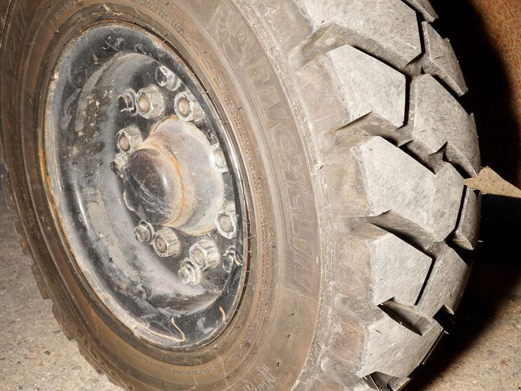 2016-toyota-8fg35u-image-22