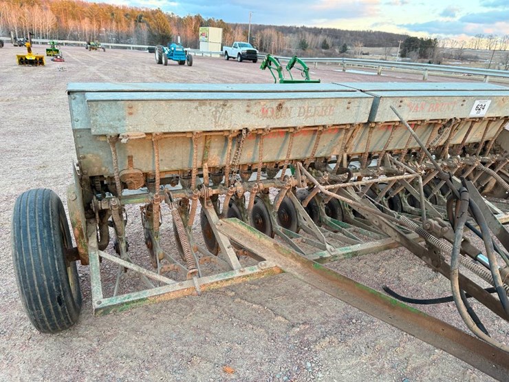 john-deere-b-image-11