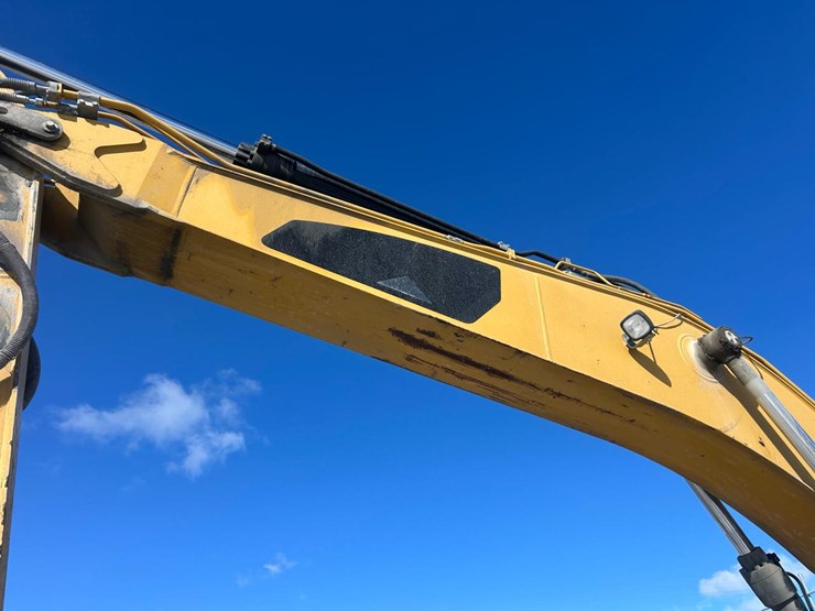 2011-caterpillar-329d-image-13