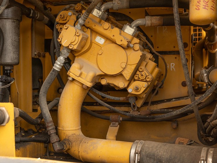 2013-caterpillar-324e-image-47
