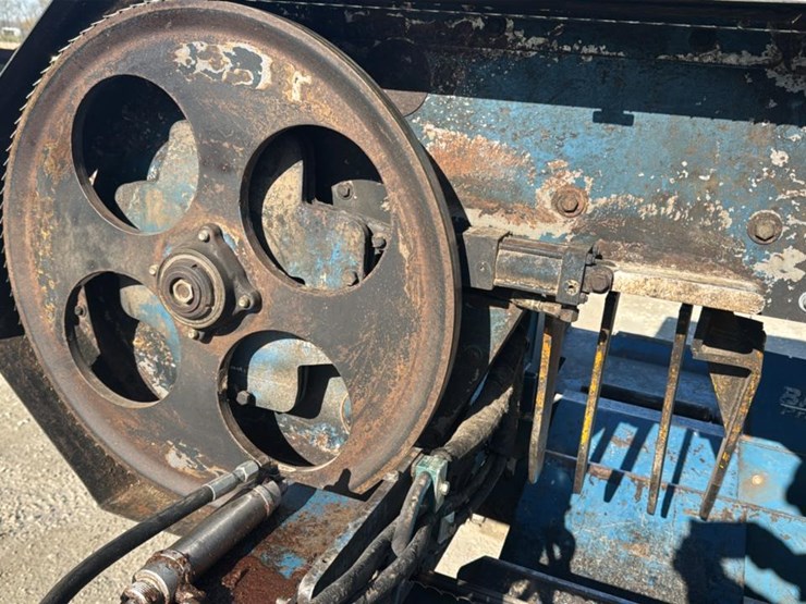 #142-•-2009-baker-3665d-portable-bandmill-image-13