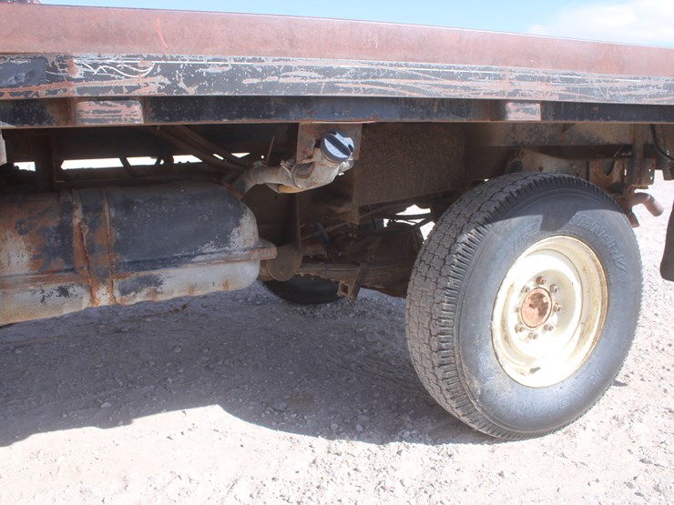 #3022-•-1980-chevy-silverado-3/4-ton-truck-with-flatbed-image-35