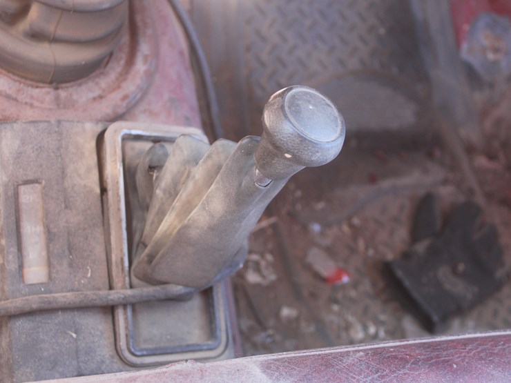 #3022-•-1980-chevy-silverado-3/4-ton-truck-with-flatbed-image-32