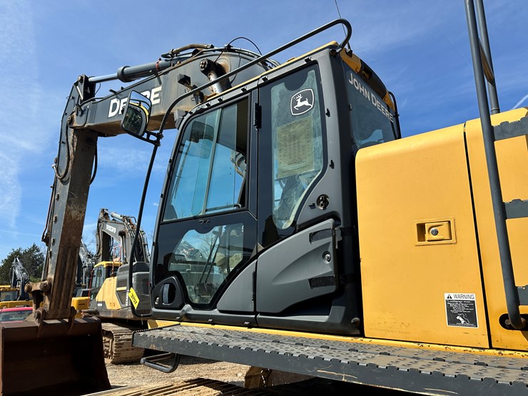 2016-deere-470g-lc-image-10