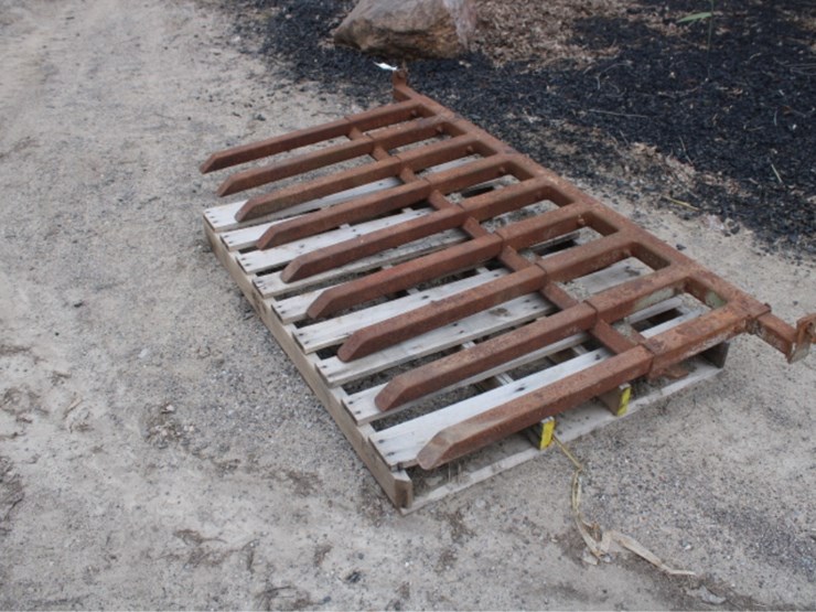 #7718-•-universal-stone-forks-for-bucket-image-3