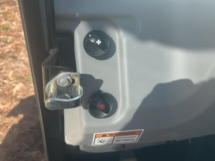 #101-•-2023-gehl-gct3-14-telehandler-image-22