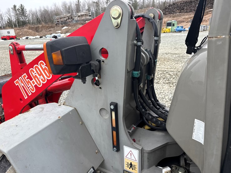 2014-takeuchi-tw40-image-23