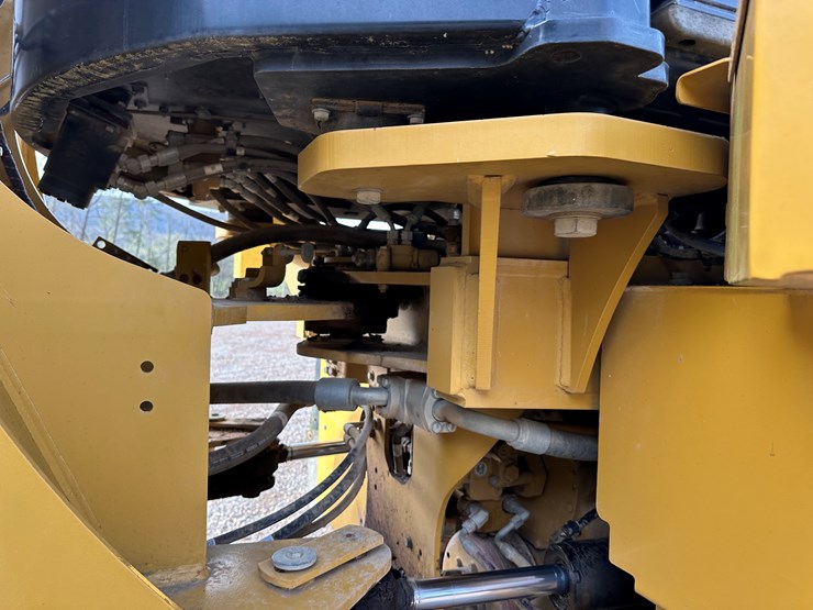 2012-caterpillar-950k-image-32