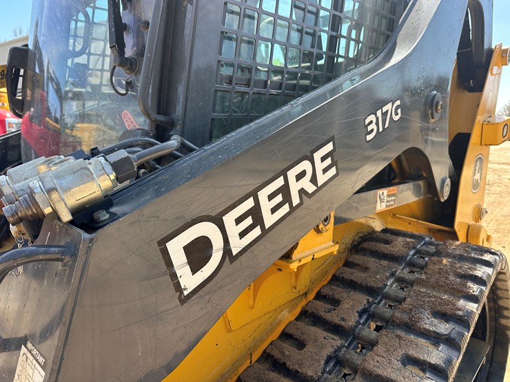 2019-deere-317g-image-25