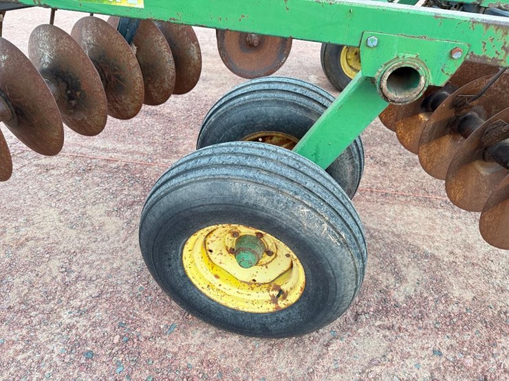 john-deere-210-image-16