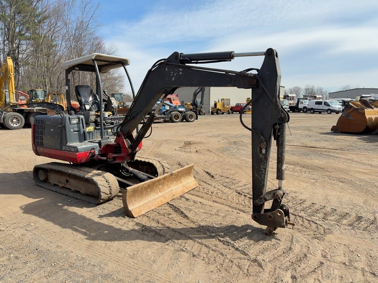 2007-takeuchi-tb135-image-7