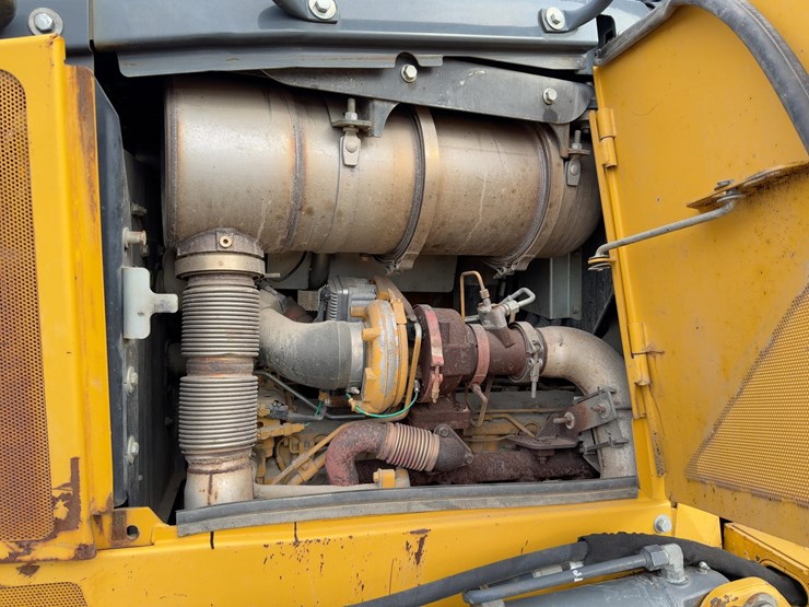 2014-deere-750k-lgp-image-28