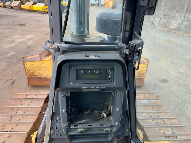 2014-deere-750k-lgp-image-42