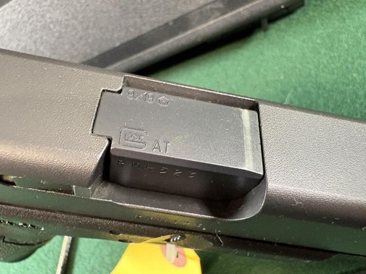 glock-19-9mm-pistol-image-4