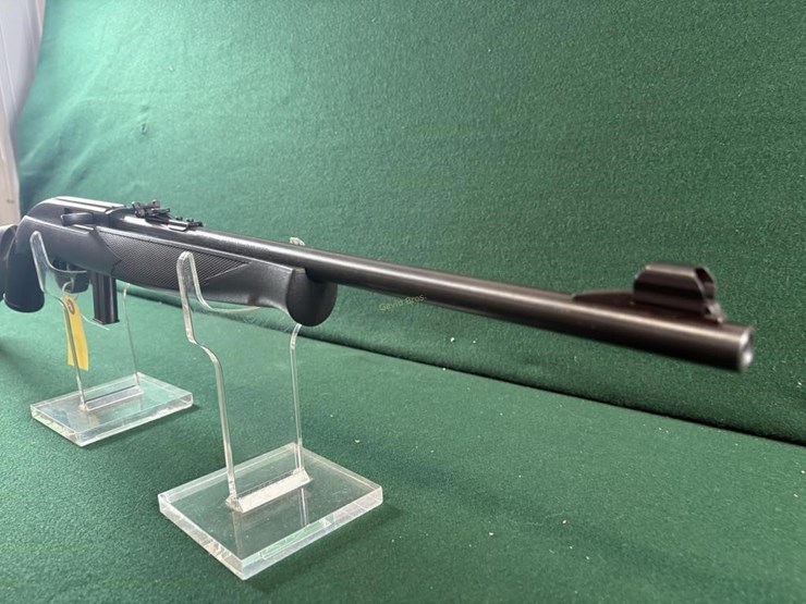 mossberg-int'l-702-plinkster-22lr-rifle-image-4